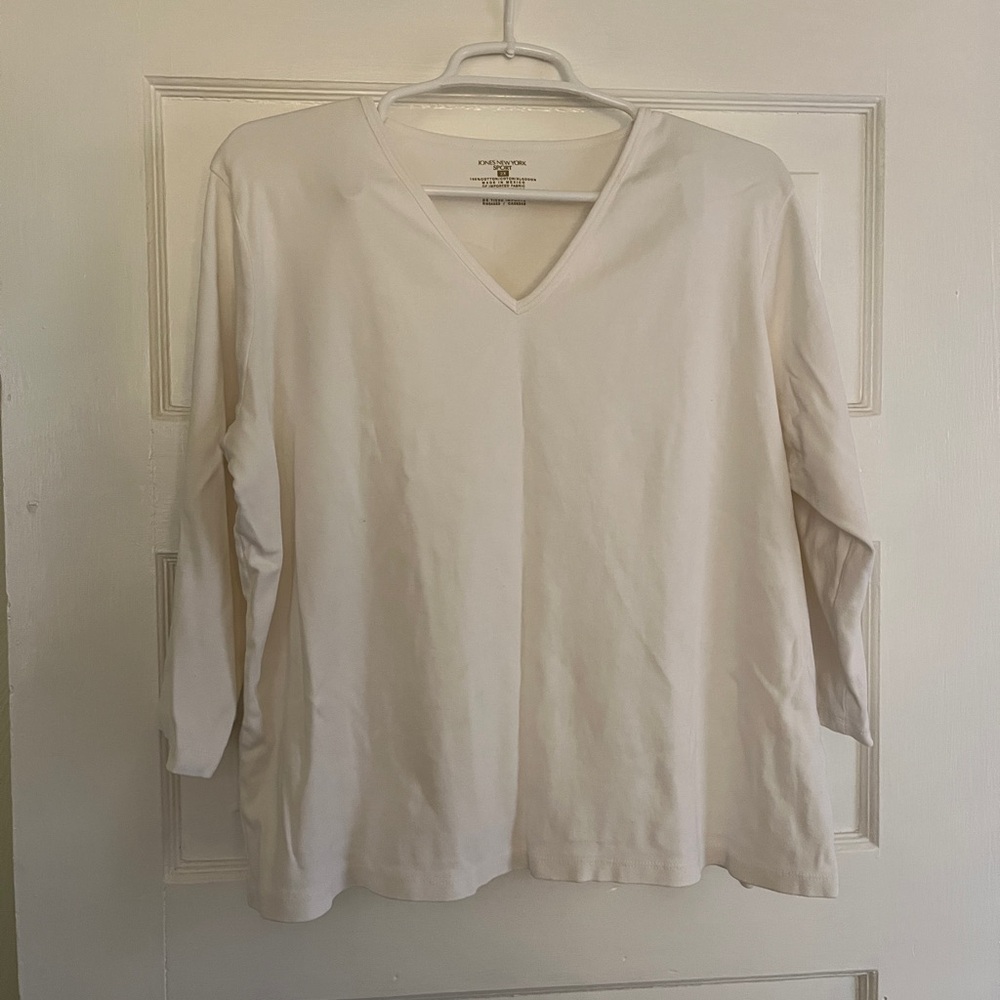 Jones New York Cream V-Neck Long Sleeve Top